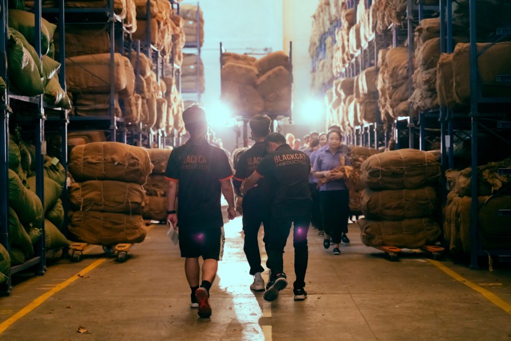 Đội ngũ ekip Blackcat Production quay phim doanh nghiệp 